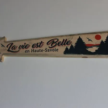 아파트 Vue Sur Le Golf Et Le Leman