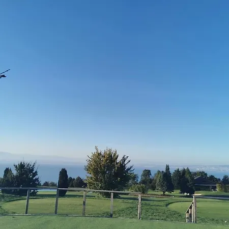 Vue Sur Le Golf Et Le Leman Apartment Publier